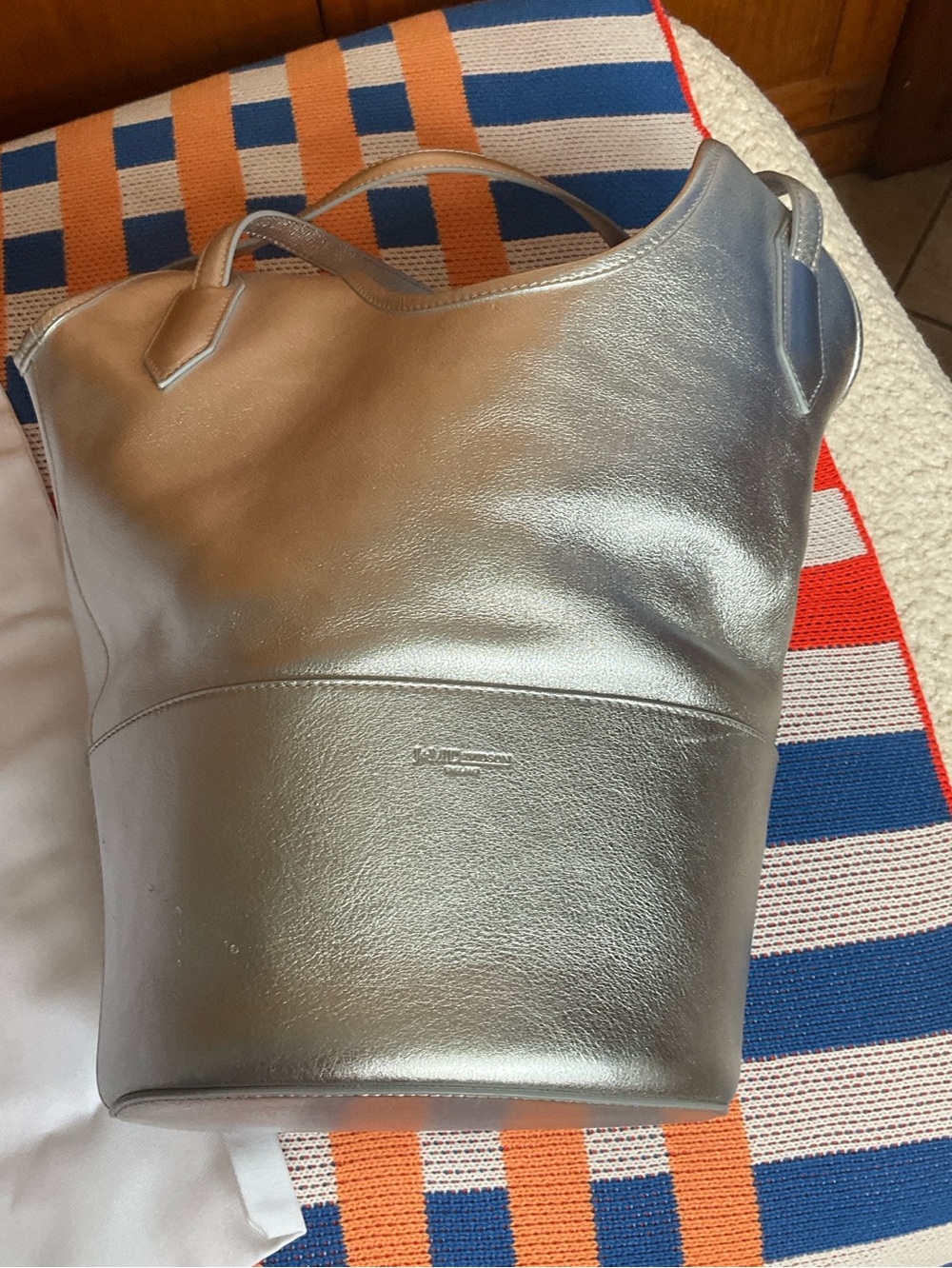 Reduced! NWT. J and M Davidson Silver Leather Small Ray Bag. - Picture 8 of 12